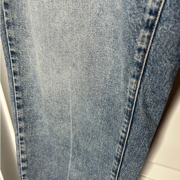 NEW Talbots High Waist Relaxed Jean in Slightly Distressed Med Wash Size 18W - Picture 3 of 8